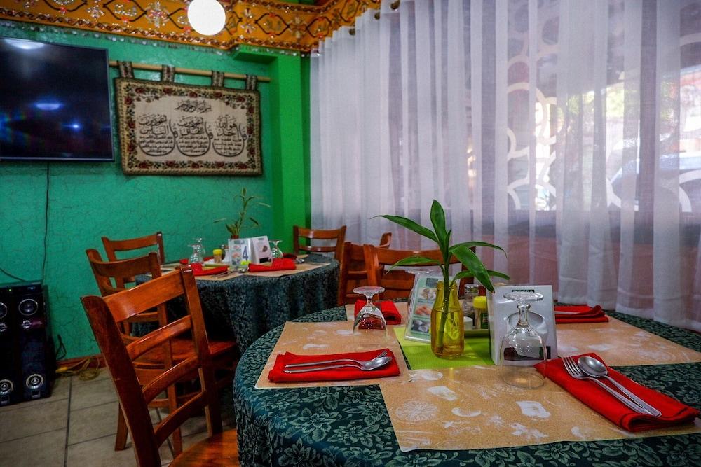 Tinhat Halal حلال Certified Boutique Hotel And Restaurant Davao City Екстериор снимка