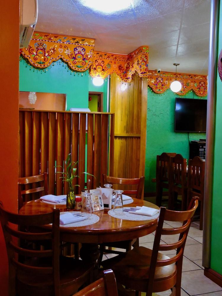 Tinhat Halal حلال Certified Boutique Hotel And Restaurant Davao City Екстериор снимка