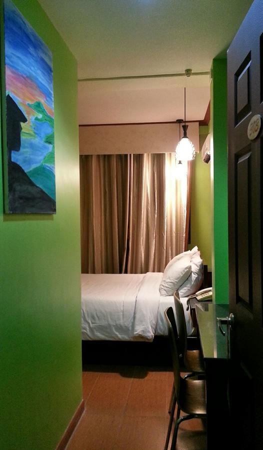 Tinhat Halal حلال Certified Boutique Hotel And Restaurant Davao City Екстериор снимка